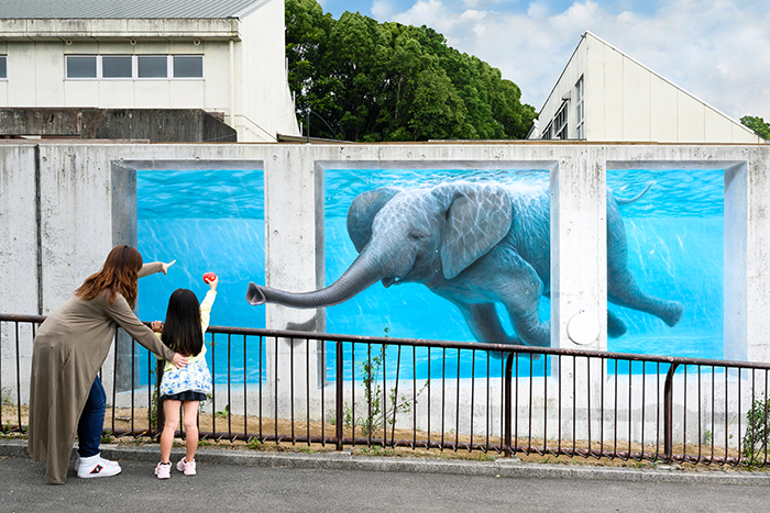 見てビックリ、撮って遊べる「3Dアート動物園」