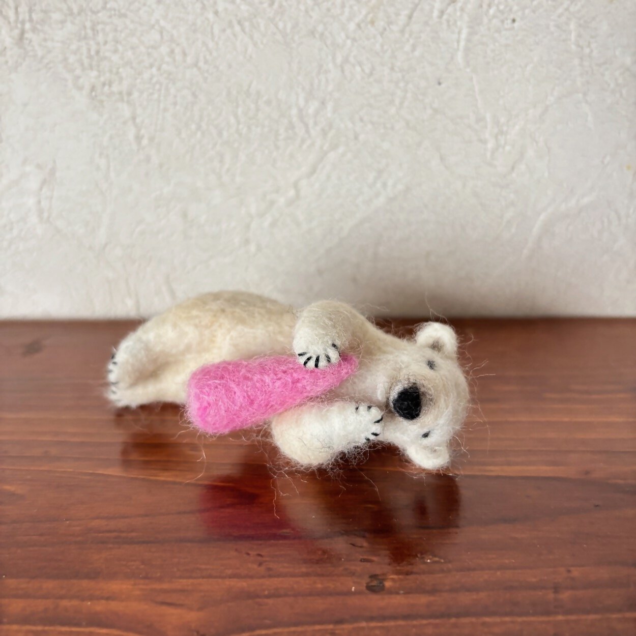 「ピースの毛と羊毛の混毛フェルト人形」の抽選販売